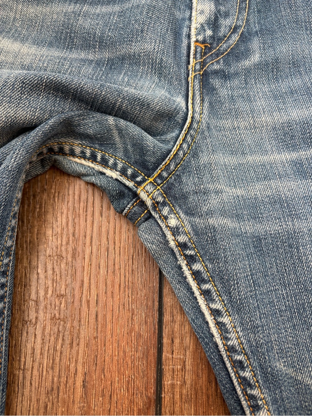 Distressed Levi’s 507 - Picture 4 of 9